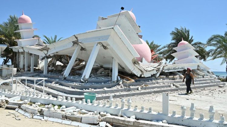 Gempa 5,8 Kembali Guncang NTT, Warga Panik Keluar Rumah