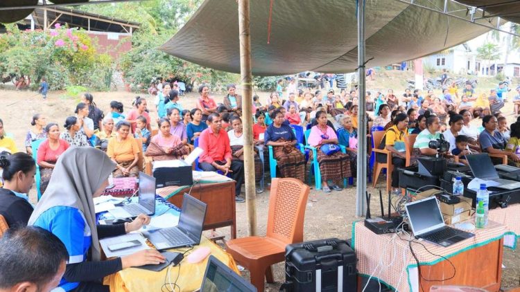 Tim Dukcapil Terbitkan Lebih dari Tiga Ribu Dokumen Kependudukan Pascagempa NTT