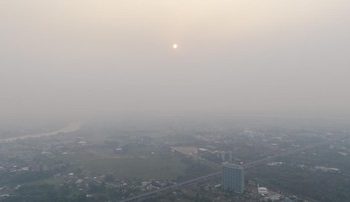 Asap Kebakaran Hutan dan Lahan Menutupi Palembang