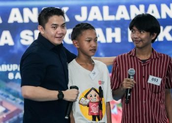 Sesjen Teddy Disambut Puisi Siswa Sekolah Dasar Dari Jalanan Menuju Harapan