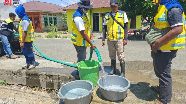 Kementerian PU Distribusikan 8000 Liter Air Bersih untuk Halmahera Timur