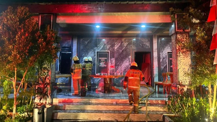 Posko GRIB Jaya di Jakarta Barat Terbakar pada Senin Dini Hari