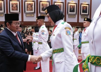 Pramono Kukuhkan 44 Paskibraka DKI 2026