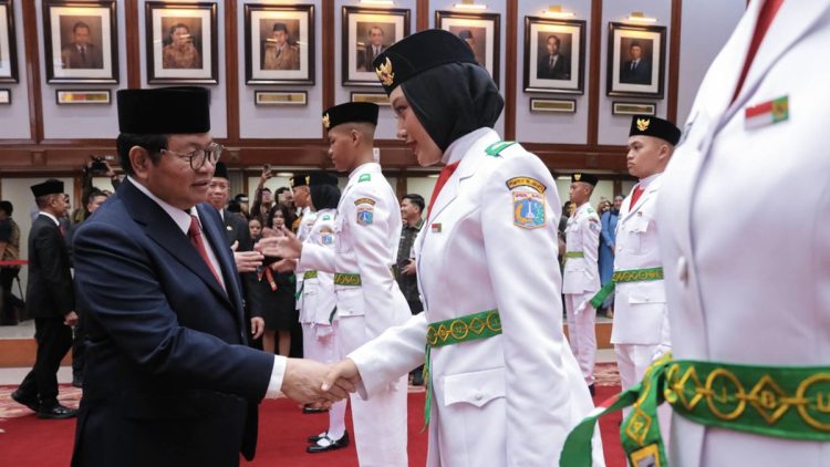 Pramono Kukuhkan 44 Paskibraka DKI 2026