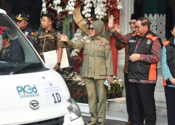 Pramono Serahkan Bantuan Pemprov DKI Sebesar Rp5,8 Miliar untuk NTT