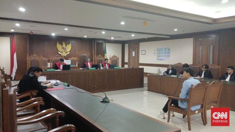 Khariq Anhar Dikenakan Tuntutan 6 Bulan Penjara Dalam Kasus Teks Demo Agustus