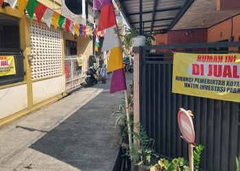 Warga Cimahi Pasang Plang ‘Rumah Dijual’ Secara Serentak, Ini Alasannya