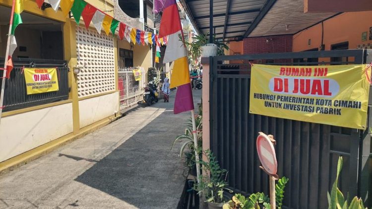 Warga Cimahi Pasang Plang ‘Rumah Dijual’ Secara Serentak, Ini Alasannya