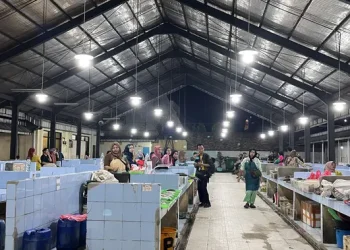 Pedagang Pasar Kramat Jati Diberikan Bebas Iuran Selama 6 Bulan