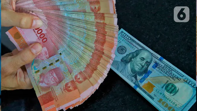 Rupiah Melemah Dekati 18000 per Dolar AS dan Penyebabnya menurut Analis