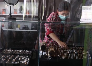 Harga Emas Antam Sepekan Lesu Lalu Berbalik Arah Menguat