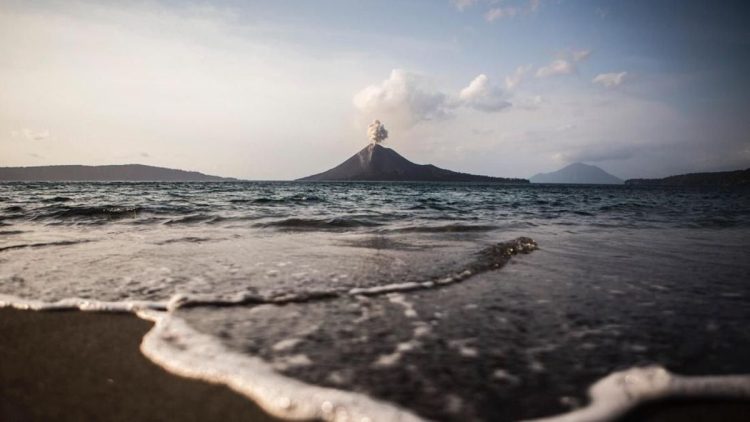 Empat Gunung Api di Indonesia Mengalami Erupsi Bersamaan Pagi Ini