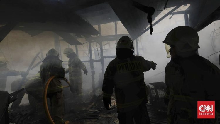 Kebakaran di Kampung Muka Pademangan Hanguskan 20 Rumah dan Warga Terpaksa Mengungsi