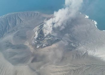 Erupsi Gunung Anak Krakatau Terus Berlanjut
