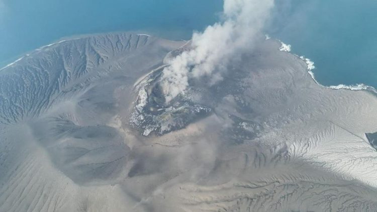 Erupsi Gunung Anak Krakatau Terus Berlanjut