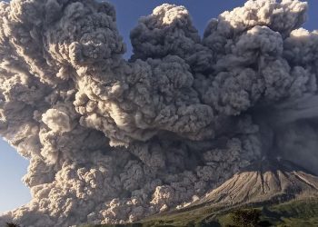 Erupsi Gunung Sinabung, 2451 Warga dari Dua Desa Dievakuasi