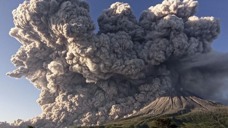 Erupsi Gunung Sinabung, 2451 Warga dari Dua Desa Dievakuasi