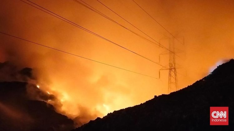 Sutet di Lokasi TPA Putri Cempo Solo Terbakar