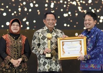 Kemendagri Dapat Penghargaan BPS karena Optimalisasi Data Statistik