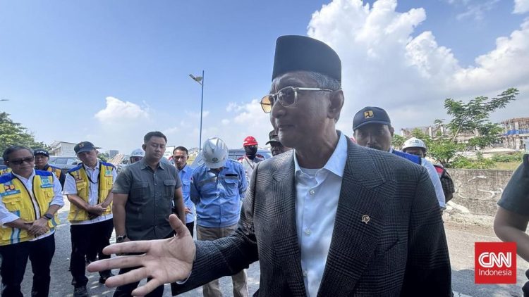 Menteri PU Sidak Kekeringan Sawah di Bekasi Karena Curiga Laporan Positif Terus Menerus