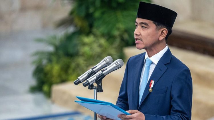 Gibran Ke Batang Cek Penanganan Korban Keracunan Makanan