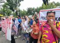 Akses Ditutup Ormas, Karyawan Klub Arjuna Lakukan Aksi Unjuk Rasa di Balai Kota
