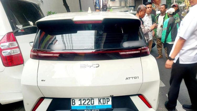 Kronologi Kecelakaan Beruntun 4 Mobil Lindas Ojol di Jakarta Selatan