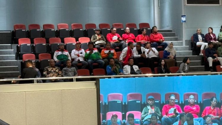 Momen Buruh Memantau DPR Menjelang Pengesahan RUU Ketenagakerjaan