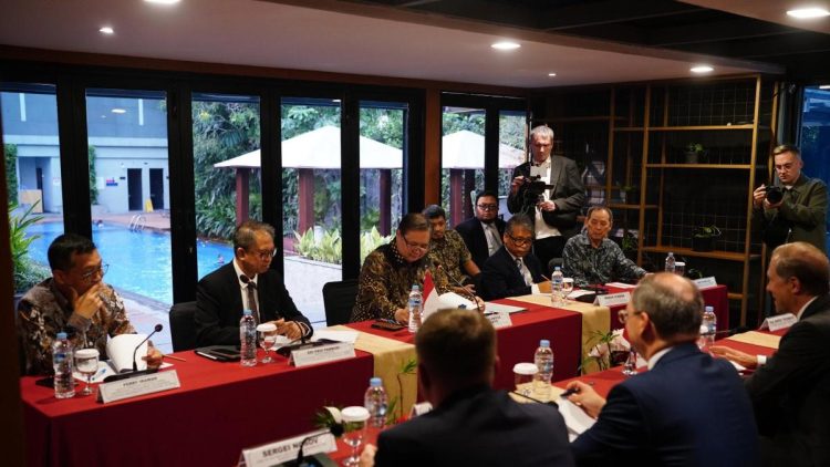 Perluasan Kerja Sama Industri Perkapalan dan Penerbangan antara RI dan Rusia