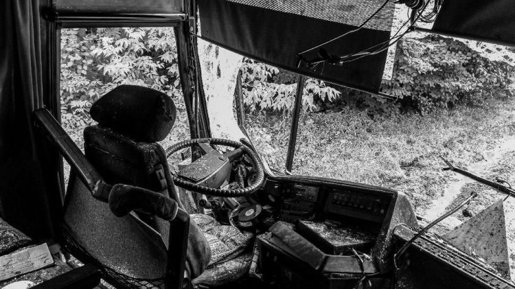 Tank Hajar Motor dan Gerobak Las di Palmerah, 1 Orang Tewas