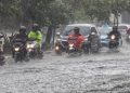 Jalan Mayor Oking Cibinong Seperti Sungai Saat Banjir Banyak Motor Terjebak