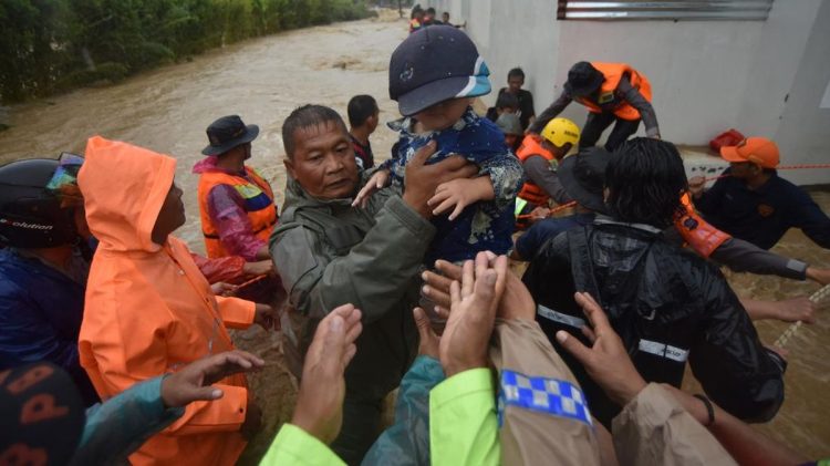Warga Terdampak Banjir Bandang di Padang, Tim Evakuasi BPBD Dikerahkan