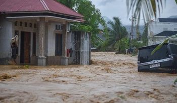 Hujan Deras Mengguyur, Padang Terendam Banjir Bandang