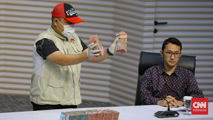 Geledah Dua Kantor Dinas KPK Selidiki Kasus Gratifikasi dan TPPU di Madiun