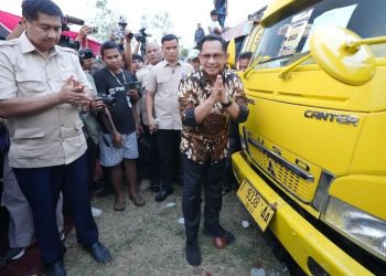 Mendagri dan Menteri PKP Lepas 125 Truk Program Gentengisasi