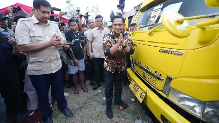 Mendagri dan Menteri PKP Lepas 125 Truk Program Gentengisasi