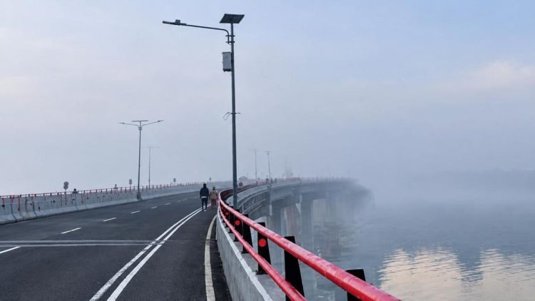 Asap Kiriman Karhutla Papua Selimuti Kota Ambon