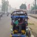 Asap Karhutla Tutupi Jembatan Ampera dan Menyulitkan Penarik Becak
