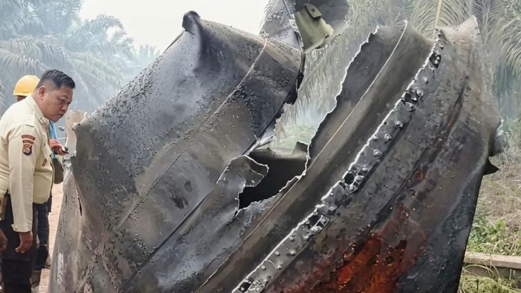 Logam Gosong Misterius di Kebun Sawit Kotim Kalimantan Tengah TNI Ambil Tindakan