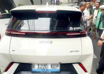 Mobil Listrik Tabrak 4 Kendaraan dan Lindas Ojol di Blok M