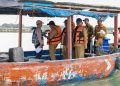 Taj Yasin Tinjau Pembangunan Tanggul Pantai di Demak untuk Pulihkan Tambak