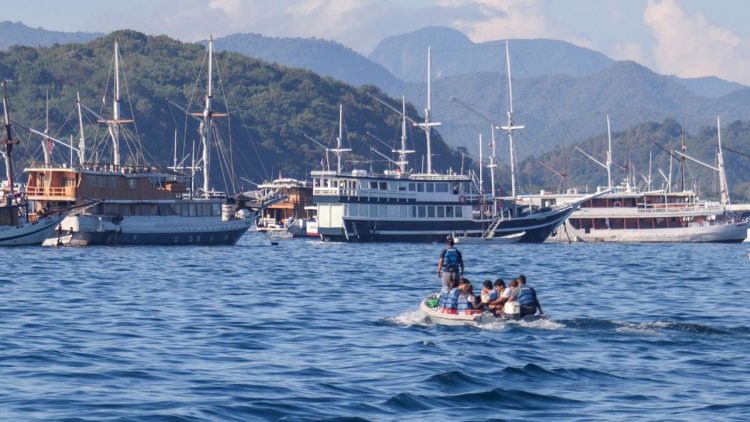 Gelombang 2,5 Meter Mengancam Perairan Komodo, 10 Titik Rawan Teridentifikasi