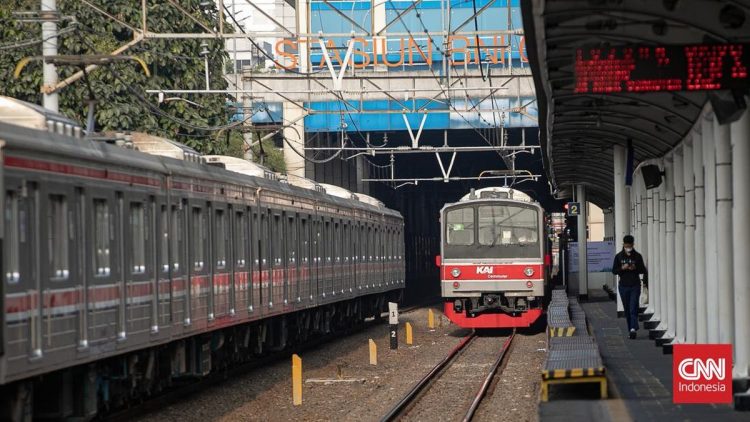 KRL Tabrak Mobil Dekat Stasiun Jatake, Perjalanan Terganggu